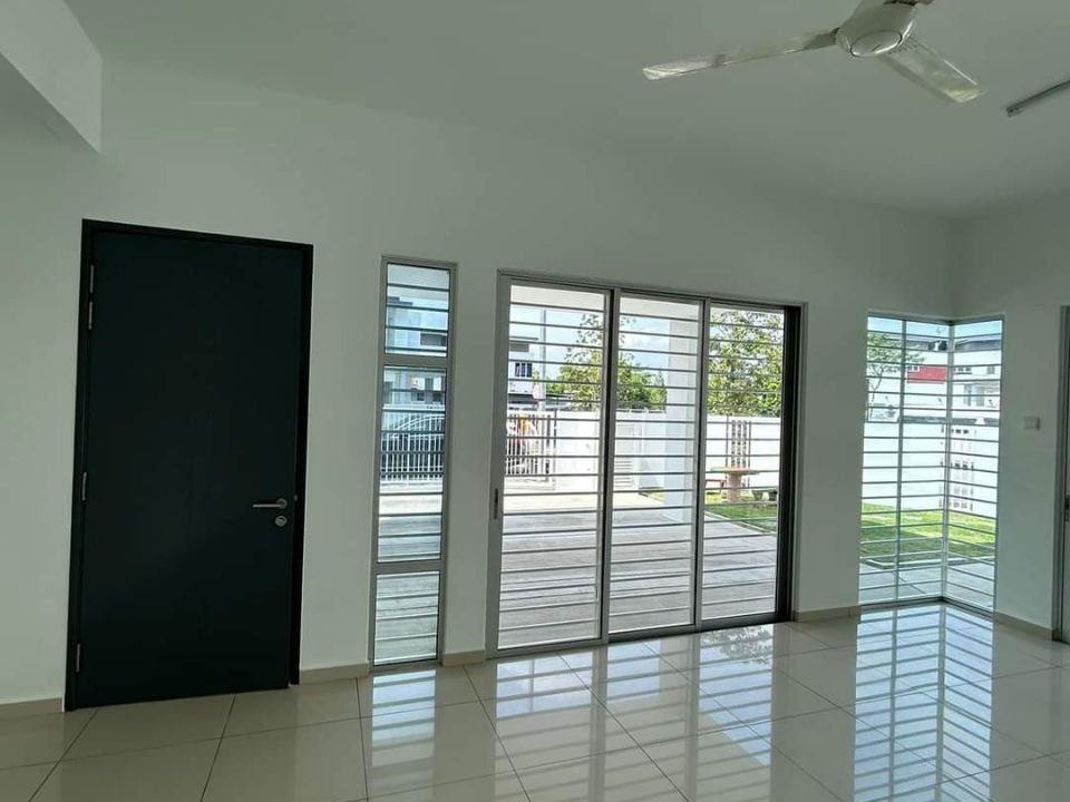 r Rumah teres dua tingkat di Bandar Tasik Puteri, Rawang