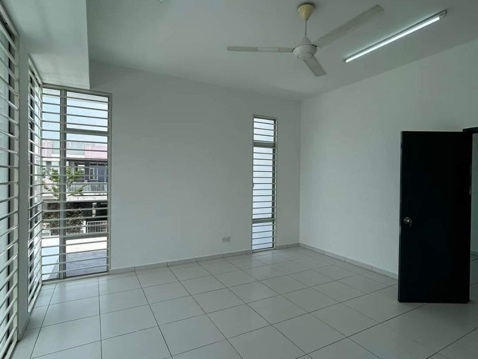 Rumah teres dua tingkat di Bandar Tasik Puteri, Rawang