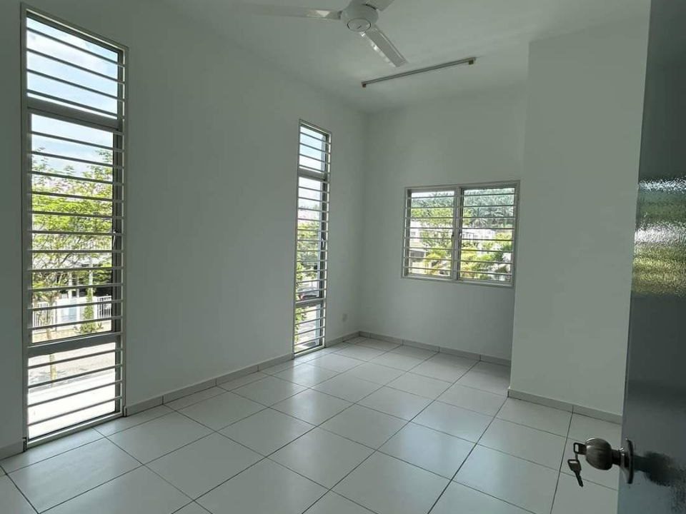 Rumah teres dua tingkat di Bandar Tasik Puteri, Rawang